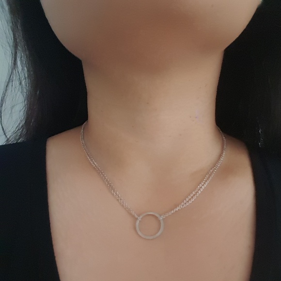 Silver circle pendant necklace - Picture 3 of 5